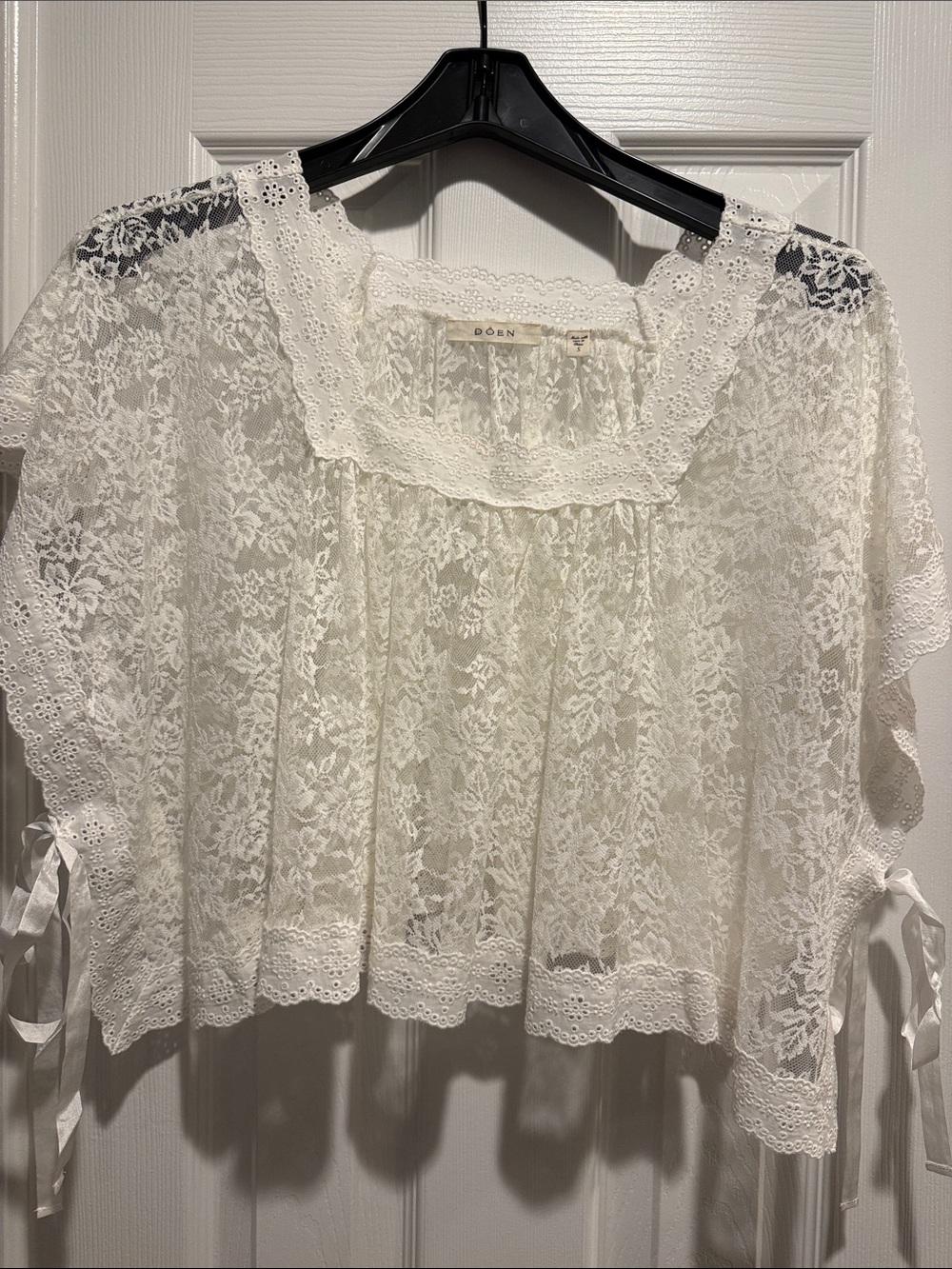 Doen White Lace Cropped Peasant Top